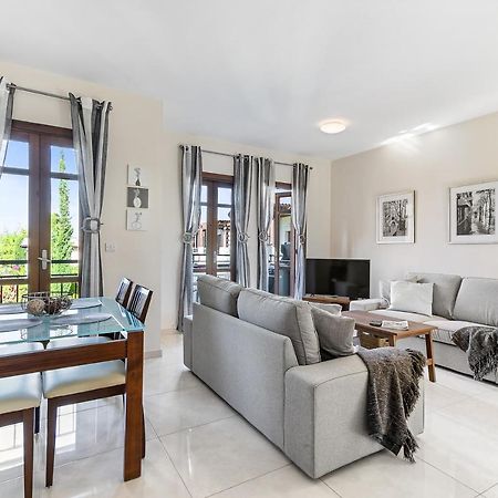 2 Bedroom Apartment Assia With Communal Pool, Aphrodite Hills Resort Куклия Екстериор снимка