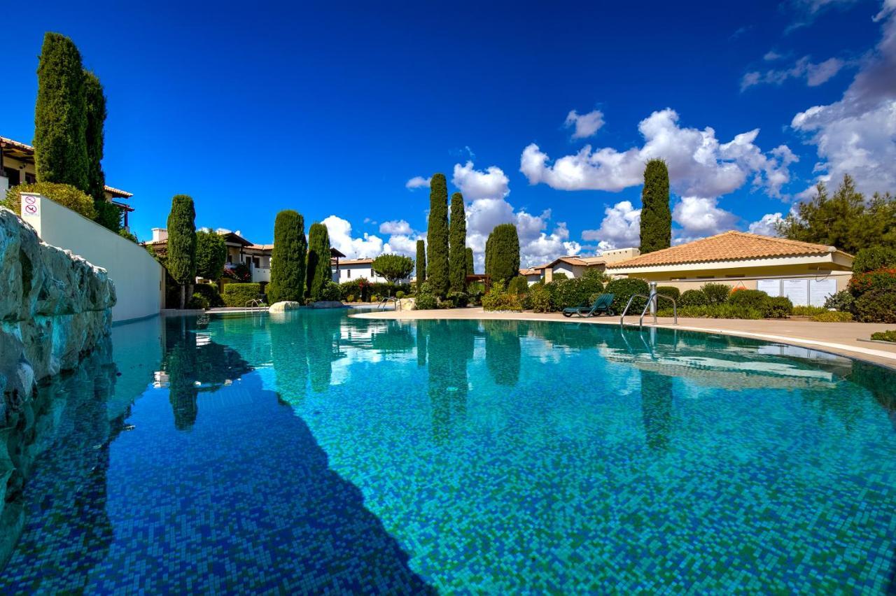 2 Bedroom Apartment Assia With Communal Pool, Aphrodite Hills Resort Куклия Екстериор снимка