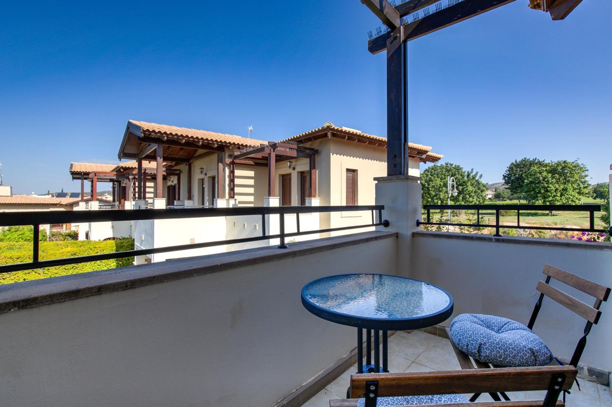 2 Bedroom Apartment Assia With Communal Pool, Aphrodite Hills Resort Куклия Екстериор снимка