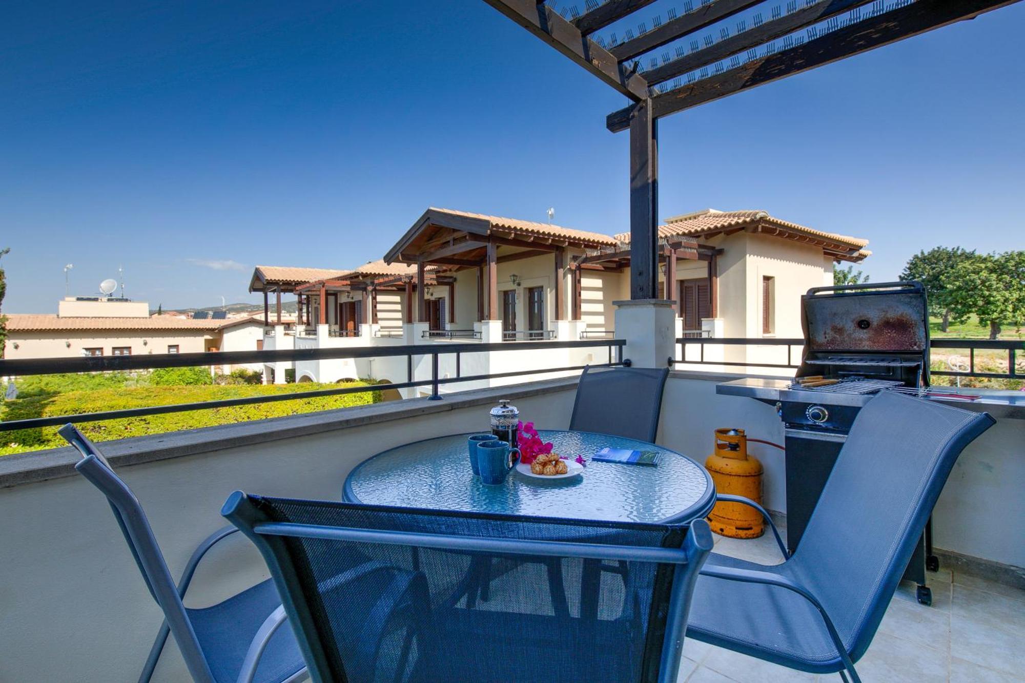 2 Bedroom Apartment Assia With Communal Pool, Aphrodite Hills Resort Куклия Екстериор снимка
