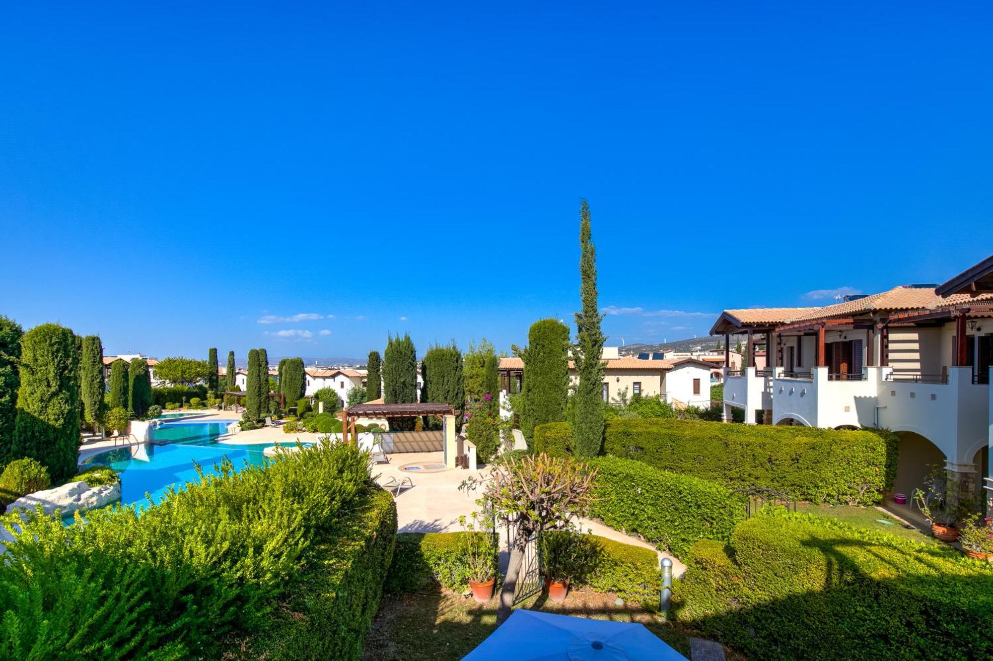 2 Bedroom Apartment Assia With Communal Pool, Aphrodite Hills Resort Куклия Екстериор снимка