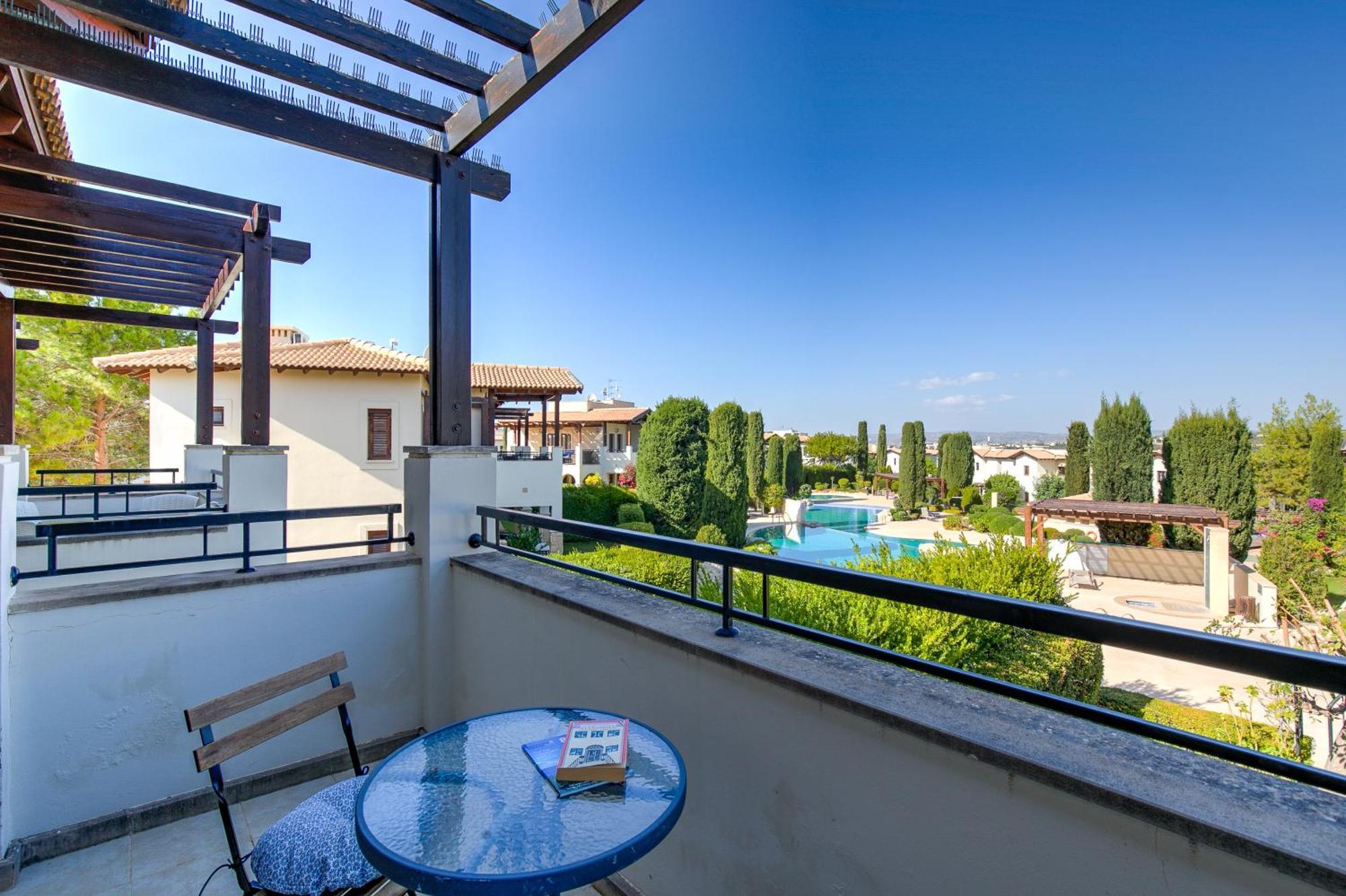 2 Bedroom Apartment Assia With Communal Pool, Aphrodite Hills Resort Куклия Екстериор снимка